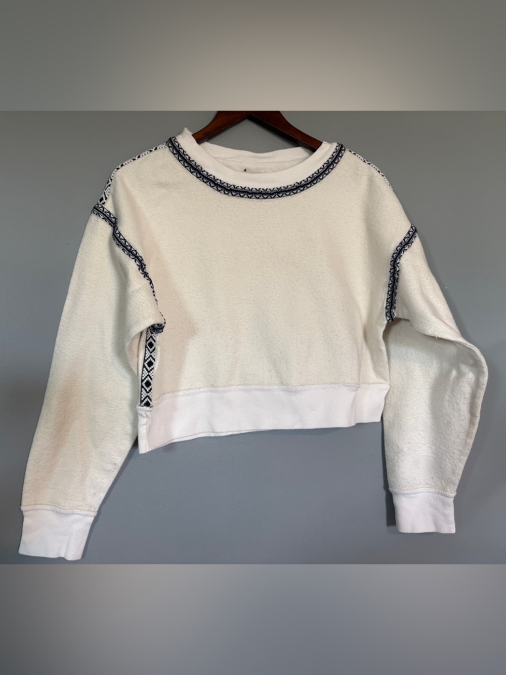Urban Outfitters Cropped White Sweatshirt Navy Trim- Quiet Luxury Minimalist